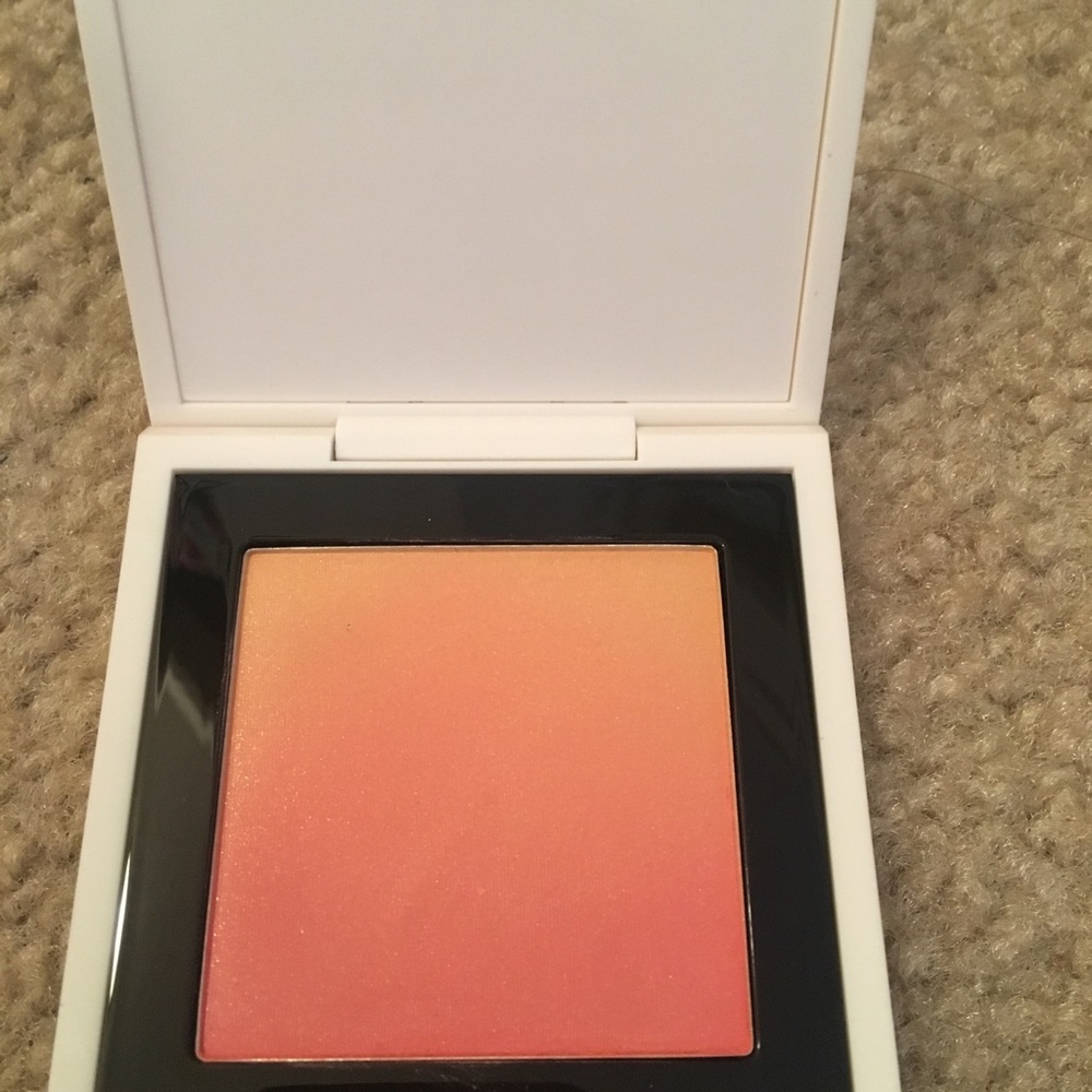 Limited edition MAC blush
